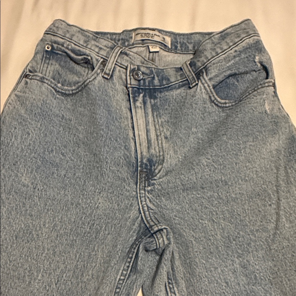 Abercrombie & Fitch Light Blue The 90’s Straight Ultra High Rise Jeans